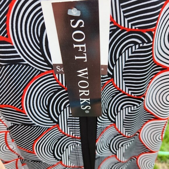 P287. Softworks Black, White and Red Layered Sleeveless Blouse |M NWT - Picture 5 of 5